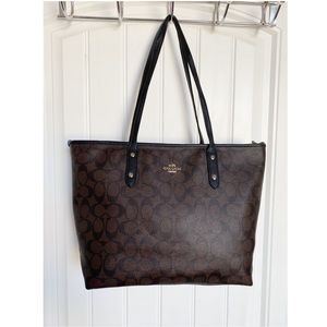 COACH Shoulder Bag